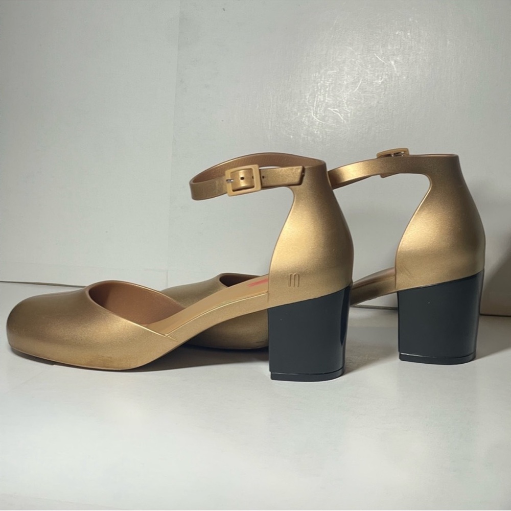 Melissa Elegant Gold and Black Heels - Picture 8 of 16